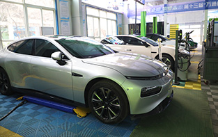 万通汽车学校_小鹏汽车实训室